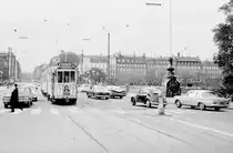 København / Kopenhagen Københavns Sporveje SL 7 (Tw 598 + Bw 15xx) Dronning Louises Bro / Søtorvet im Oktober 1968. - Scan von einem S/W-Negativ. Film: Ilford HP4.