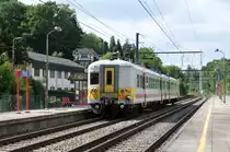 Nachschuss auf den Triebzug 655 der Serie AM70, der als L-Zug 5285 zwischen Verviers-Central und Herstal verkehrt. Aufnahme vom 24/08/2017 im Haltepunkt Trooz.