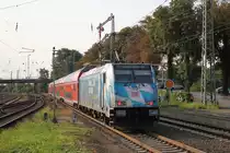 146 246 schiebt den RE 4620 aus dem Hanauer Hauptbahnhof in Richtung Maintal. Alle zwei Stunden fahren die Züge von Würzburg/Bamberg als RE54 über die nordmainische Strecke mit Halt an allen Stationen.
Aufgenommen am 26.08.2017