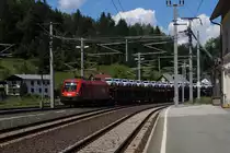 1116 114 der ÖBB mit Autotransportzug bei der Einfahrt in den Bahnhof Rosenbach (Karawankenbahn).
10.06.2017