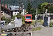In Le Fayet ist Endstation für gleich drei Bahnen. 

Hier Triebwagen SNCF Z 855 von TER Rhône-Alpes im normalspurigen Bereich von Le Fayet bei der Einfahrt in den Bahnhof. Juli 2017.