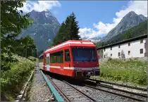 Von Vallorcine fährt Triebwagen SNCF Z854 von TER Rhône-Alpes ab. Juli 2017.

Fotostandort hinter einem Geländer/Zaun.