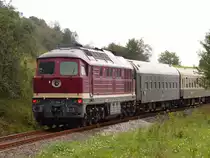 LEG 132 004-3 als Schlusslok am DLr 52328 von Freyburg (Unstrut) zur Abstellung nach Karsdorf, am 09.09.2017 zwischen Balgstädt und Laucha (Unstrut).