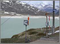 Ospizio Bernina 2253m �./M. mit Lago Bianco Blickrichtung Nord.
Dies ist die h�chstgelegene Station der RhB, bevor nach gut 30km Tirano 429m �./M. als tiefster Punkt erreicht ist. (08.05.2007)