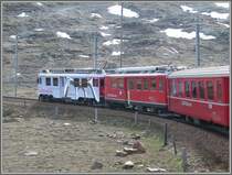 ABe 4/4 51 und 41 vor der unteren Berninabachbr�cke kurz vor der Passh�he. (08.05.2007)