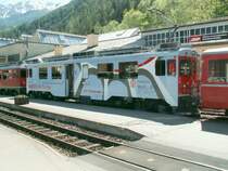 Bernina Triebwagen ABe 4/4 Nr.51 mit dem  UNESCO  Label am 10.05.07 in Poschiavo.