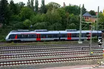 9442 (Bombardier Talent 2) von Abellio Rail Mitteldeutschland als RB 74780 (RB75) von Eilenburg nach Lutherstadt Eisleben passiert Halle(Saale)Gbf. Aufgenommen von der Berliner Brücke. [26.8.2017 - 18:24 Uhr]