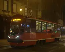 Ein TW der Linie 43 hält an der Haltestelle Dworzec PKP . 22.09.2017  20:09 Uhr.