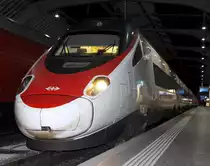 SBB RABe 503 als EC 13 von Zürich HB- Milano C. auf Gleis 10 im HB Zürich. Die Aufnahme entstand früh am Morgen des 23. September 2017 im HB.