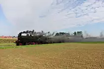 Der ÖGEG Sonderzug nach Grünau, kurz vor dem Bahnhof Pettenbach. Zuglok ist die 77.28. (23.09.2017)