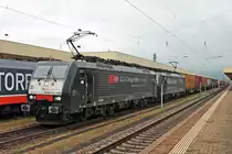 Durchfahrt am 13.05.2016 von MRCE/SBBCI ES 64 F4-102 (189 102-7)  SBB Cargo International  zusammen mit MRCE/SBBCI ES 64 F4-284 (189 284-3)  Alpäzähmer  und einem Containerzug über Gleis 4 durch den Badischen Bahnhof von Basel in Richtung Norden.