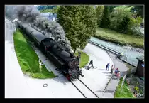 Die ÖGEG Dampflok 77.28 fährt mit dem SR 17187 von Timelkam nach Grünau im Almtal, hier bei der Einfahrt in Scharnstein-Mühldorf mit der Alm im Hintergrund.
23.09.2017