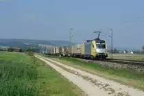 ES64 U2-011 mit einem KLV-Zug bei Wettelsheim Richtung Treuchtlingen, 24.09.2016