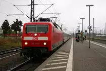 120 149-0 als IC 2355 (Linie 28) von Berlin Gesundbrunnen nach München Hbf erreicht Lutherstadt Wittenberg Hbf auf Gleis 2. [24.9.2017 - 10:12 Uhr]
