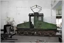 Werksgelände Calea Ferata Ingusta von Georg Hocevar in Criscior. Verborgen hinter Dieselloks entdeckte ich diese mir unbekannte elektrische Rarität. (17.06.2017)