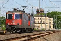 SBB Cargo 421 387 und 421 394 fahren durch Hagenow Land Richtung Berlin. Im Hintergrund das Bahnhofsgeb�ude und der Wasserturm. 02.05.2007