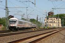IC von Schwerin nach Hamburg schl�ngelt sich durch den Bf. Hagenow Land. 02.05.2007