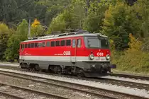 1142 687 ist am 26.09.2017 als Lokzug in Klaus unterwegs.