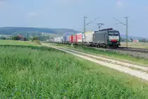 ES 64 F4-086 mit einem KLV-Zug bei Wettelsheim Richtung Treuchtligen, 24.09.2016