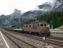 Sonnenhungrige wird die BLS Re 4/4 191 mit ihrem Autoverland am 01.07.2005 gen S�den durch den L�tschberg- und Simplontunnel nach Iselle bringen.