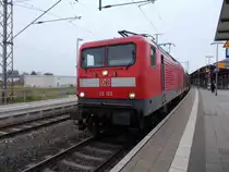 Acht Minuten Aufenthalt in Pasewalk reichten mir aus,um die 112 103,am 23.September 2017,vor dem RE Stralsund-Berlin Hbf zufotografieren.Danach ging es weiter nach Berlin.