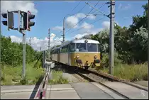 Am 10.06.2017 veranstaltete der VEF eine Sonderfahrt mit dem goldenen Schienenbus der NÖVOG quer durch Wien und weiter nach Michelhausen. Hier zu sehen ist der Zug auf der Wiener Verbindungsbahn  zwischen Wien-Freudenau und Kaiserebersdorf.