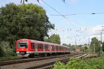 474 628 verlässt den Bahnhof Stade als S 3 nach Pinneberg.
Aufnahmedatum: 29. August 2016