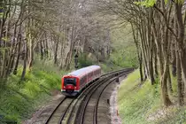 Ein Triebzug der Baureihe 474 (genaue Fahrzeugnummer unbekannt) erreicht in Kürze den Zielbahnhof Poppenbüttel.
Aufnahmedatum: 18. April 2017