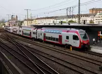 DB/CFL: BAHNALLTAG.
Koblenz Hbf vom 22. September 2017.

RE 1 nach Trier (gemischter Zug..
RE 4124 nach Saarbrücken Hbf (vorderer Teil des Zuges).
RE 5124 nach Luxembourg (hinterer Teil des Zuges).
Mit Abfahrt Koblenz Hbf 18:06 erreichte der hintere Zugsteil Luxembourg um 20:29h.

Foto: Walter Ruetsch 