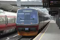 Wegen Bauarbeiten auf der Bahnstrecke nach Halden wurde fast zwei Monate lang die Hälfte des Regionalverkehrs in Oslo mit Bussen bedient. Am Wochenende 05./06.08 war sogar der komplette Hauptbahnhof von Oslo gesperrt. Von der Sperrung betroffen war auch die Linie R20 nach Halden. Am Morgen des 07.08.2017 konnten wieder alle Linien planmäßig verkehren. Die Triebzüge des Typs 70 wurden während der Sperrung komplett abgestellt. Aufnahmedatum: 07.08.2017