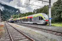 Alt trifft neu im Bahnhof Abfaltersbach

LINKS:
4042.01 der NBiK als SR auf der Fahrt von Lienz nach Sillian.

RECHTS:
ETR 170 135 als REX 1861 auf der Fahrt von Fortezza/franzensfeste nach Lienz.

Aufgenommen am 16.9.2017.