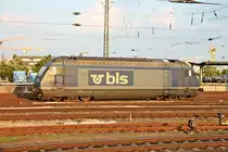 In den ersten Sonnenstrahlen des 07.06.2016 stand BLSC Re 465 013-11  Stockhorn  abgestellt im nördlichen Vorfeld von Basel Bad Bf und wartete auf ihren nächsten Einsatz.