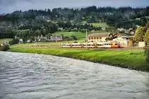 4024 115-0 fährt als S1 4241 (Friesach - Lienz) aus der Haltestelle Berg im Drautal aus.
Aufgenommen am 16.9.2017.