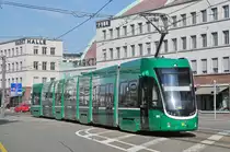 Be 6/8 Flexity 5024, auf der Linie 1, fährt zur Haltestelle am Bahnhof SBB. Die Aufnahme stammt vom 22.09.2017.