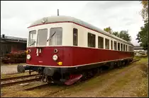 DTW01 / 303 027 der Cargo Logistik ist ein Verbrennungstriebwagen der Maschinenfabrik Esslingen, Baujahr 1951. Er war am 09.09.2017 zu Gast bei den Magdeburger Eisenbahnfreunden e.V. die ihr Familienfest am Wissenschaftshafen ausrichteten. Dort fuhr er auch Pendelfahrten.