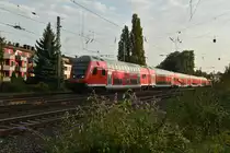 Einfahrt es RE4 in Rheydt Hbf, Steuerwagen voraus. 
Der Zug ist auf dem Weg nach Dortmund am Abend des 26.9.2017