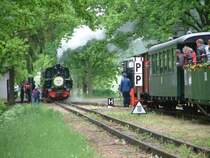 Anl�sslich der Streckener�ffnung am 12. Mai 2007 gab es sogar einen Zweizugbetrieb. Hier begegnen sich 99 4511 und V 10 101 in Br�nkendorf.