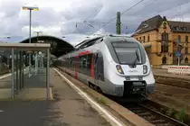 9442 106 und ein weiterer 9442 (Bombardier Talent 2) von Abellio Rail Mitteldeutschland als RE 74712 (RE9) von Bitterfeld nach Kassel-Wilhelmshöhe verlassen Halle(Saale)Hbf auf Gleis 4. [9.9.2017 - 17:07 Uhr]
