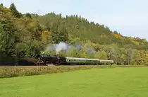41 1144-9 bespannte am 30.09.17 den Sormitztal-Express von Erfurt nach Blankenstein. Hier ist der Zug hinter Leutenberg zu sehen.