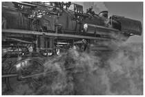 Ausfahrt einer BR52 aus dem Lokschuppen auf die Drehscheibe bei der Saisoner�ffnung des BW Dresden Altstadt im April 2007. 