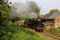 41 1144-9 bespannte am 30.09.17 den Sormitztal-Express von Erfurt nach Blankenstein.
Hier ist der Zug in Leutenberg zu sehen.