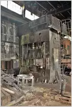 Werksgelände Calea Ferata Ingusta von Georg Hocevar in Criscior. Die Maschinen sind alt, aber funktionsfähig, wie diese Presse. (17.06.2017)