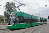 Be 6/8 Flexity 5006, auf der Linie 1, wartet an der Endstation am Badischen Bahnhof. Die Aufnahme stammt vom 30.08.2017.