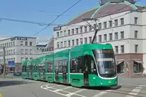Be 6/8 Flexity 5040, auf der Linie 1, fährt zur Haltestelle am Bahnhof SBB. Die Aufnahme stammt vom 16.09.2017.