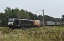 MRCE BR 189 803 mit Container kommend aus Richtung Hagenower Land. Circa 3km östlich von Büchen 28.09.2017
