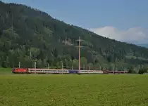 Der mit der 1216 023 bespannte EC 31 war am 09.09.2017
kurz vor Micheldorf in Kärnten zu sehen!