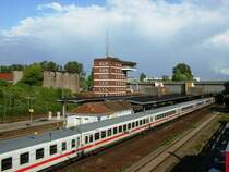 Am 12.5.2007 steht ein Intercity In Osnabr�ck auf Gleis 14 (untere Ebene).