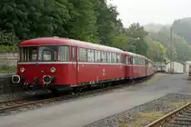 Impressionen der Kasbachtalbahn vom 24. September 2017.
Von der damaligen Bahnstrecke Linz - Neustad wird seit dem Jahre 1999 nur noch der Streckenabschnitt Linz - Kalenborn an Wochenenden mit Schienenbussen der Reihe VT 798 bedient.
Schienenbus Kolonne in Linz.
Foto: Walter Ruetsch