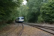 Impressionen der Kasbachtalbahn vom 24. September 2017.
Von der damaligen Bahnstrecke Linz - Neustad wird seit dem Jahre 1999 nur noch der Streckenabschnitt Linz - Kalenborn an Wochenenden mit Schienenbussen der Reihe VT 798 bedient.
Doppeltraktion VT 798 kurz vor Kalenborn. 
Foto: Walter Ruetsch