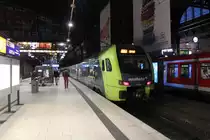 Am frühen Morgen des 04.09.2017 steht ein Flirt3 der Nordbahn in Hamburg Hauptbahnhof als RB61 nach Wrist.